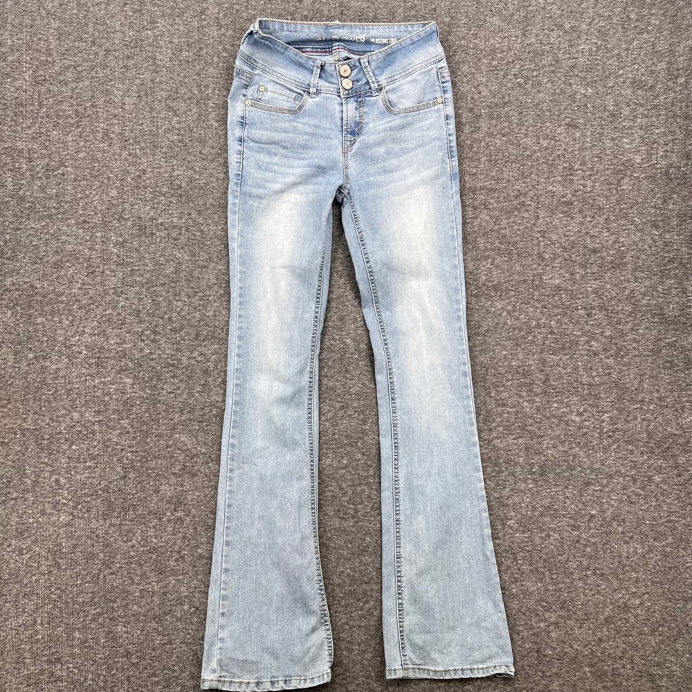WallFlower Luscious Curvy Bootcut Jeans Light Embroidered Pockets Size 1  Women - Picture 2 of 11